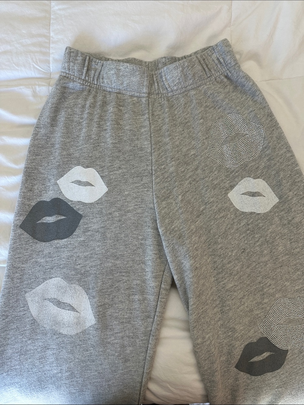Lauren Moshi Women’s rhinestone Lip-Print Sweatpants
